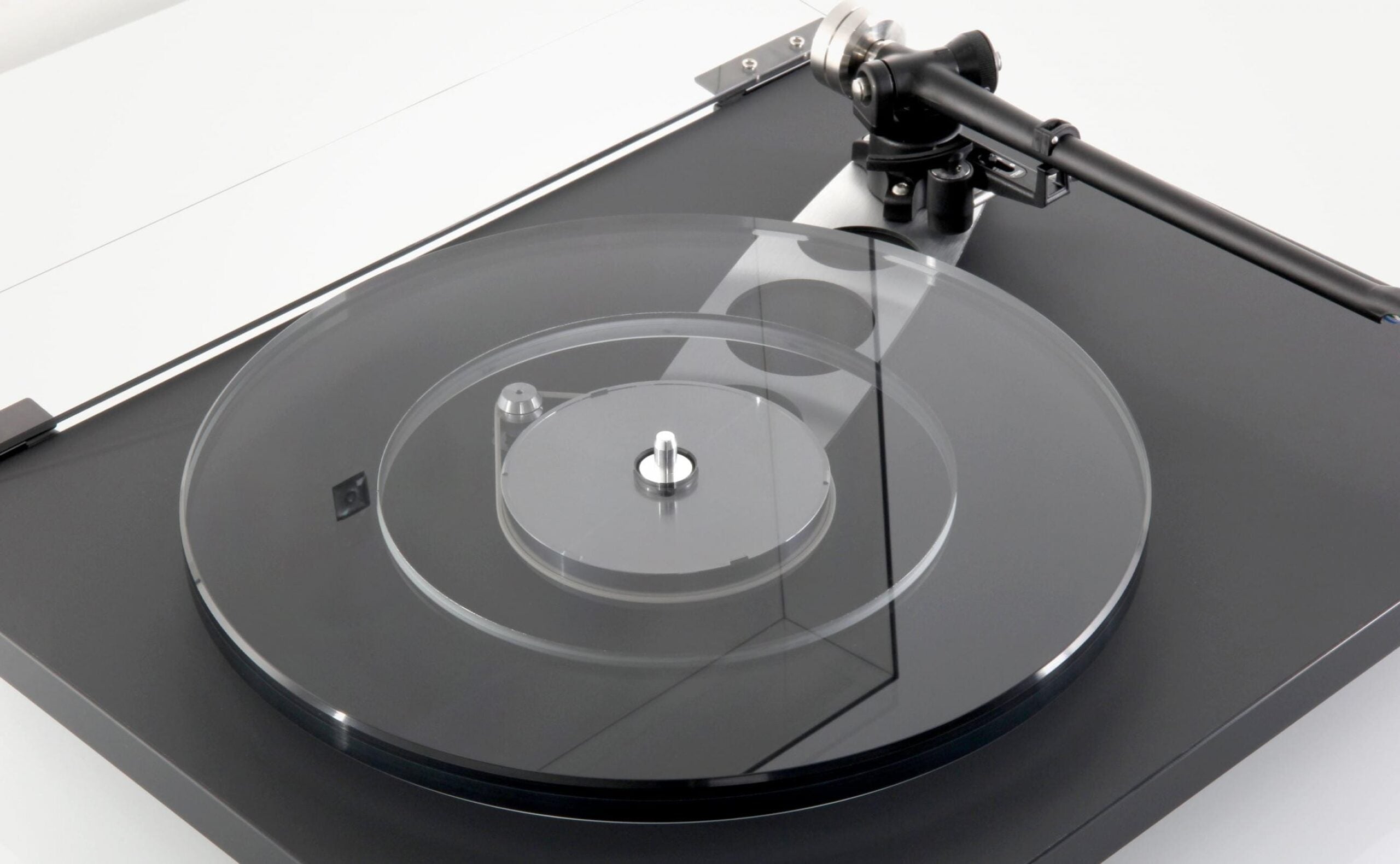 REGA PLANAR 6 NERO GIRADISCHI DI QUALITA' BRACCIO RB330 E CAPPA NUOVO GARANZIA ITALIA