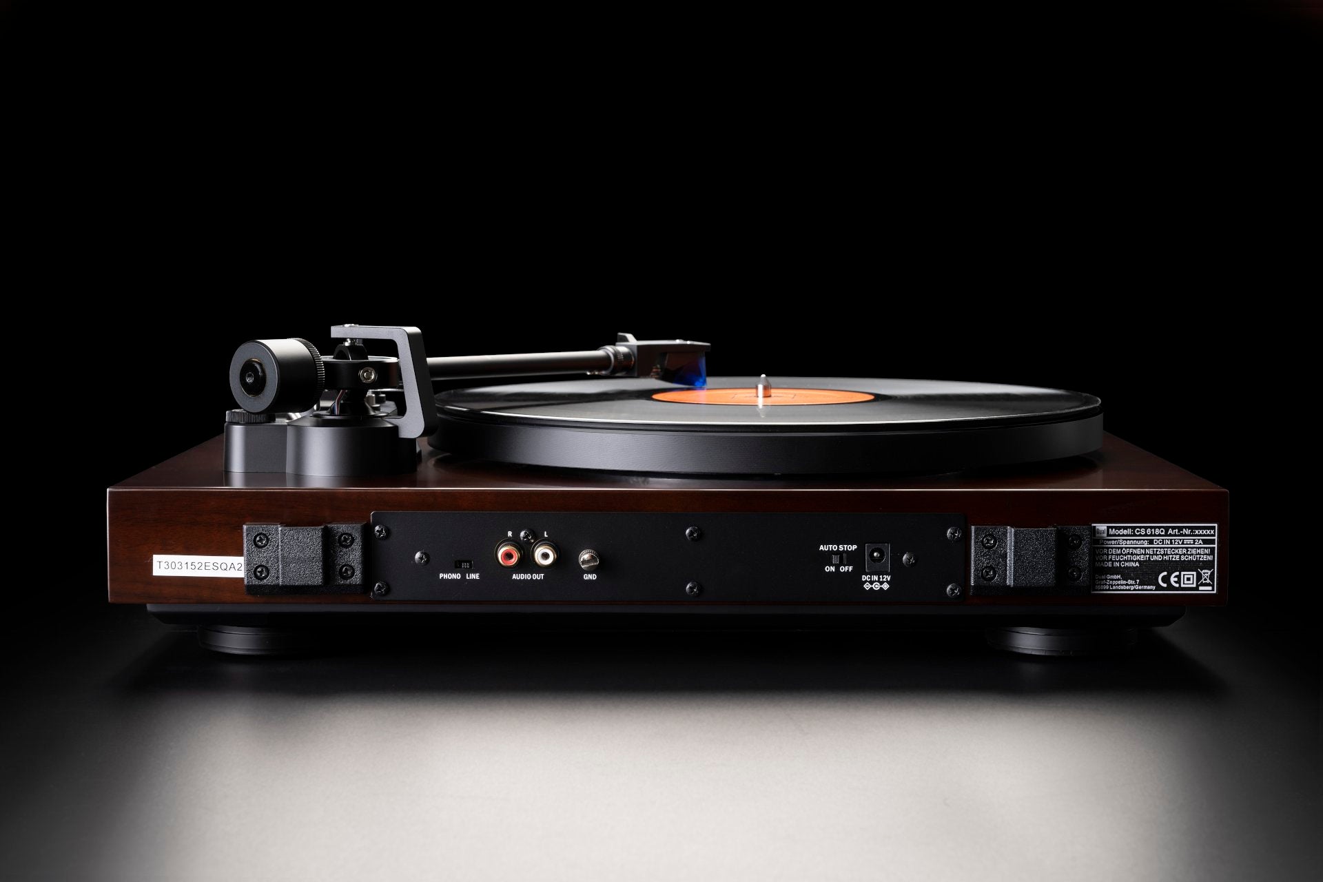 Dual CS 618Q noce Giradischi a trazione diretta con plinto in MDF
