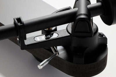 Rega Replay giradischi con braccio RB110 coperchio e testina