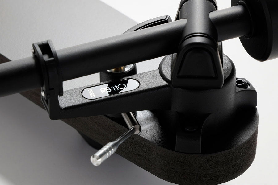 Rega Replay giradischi con braccio RB110 coperchio e testina
