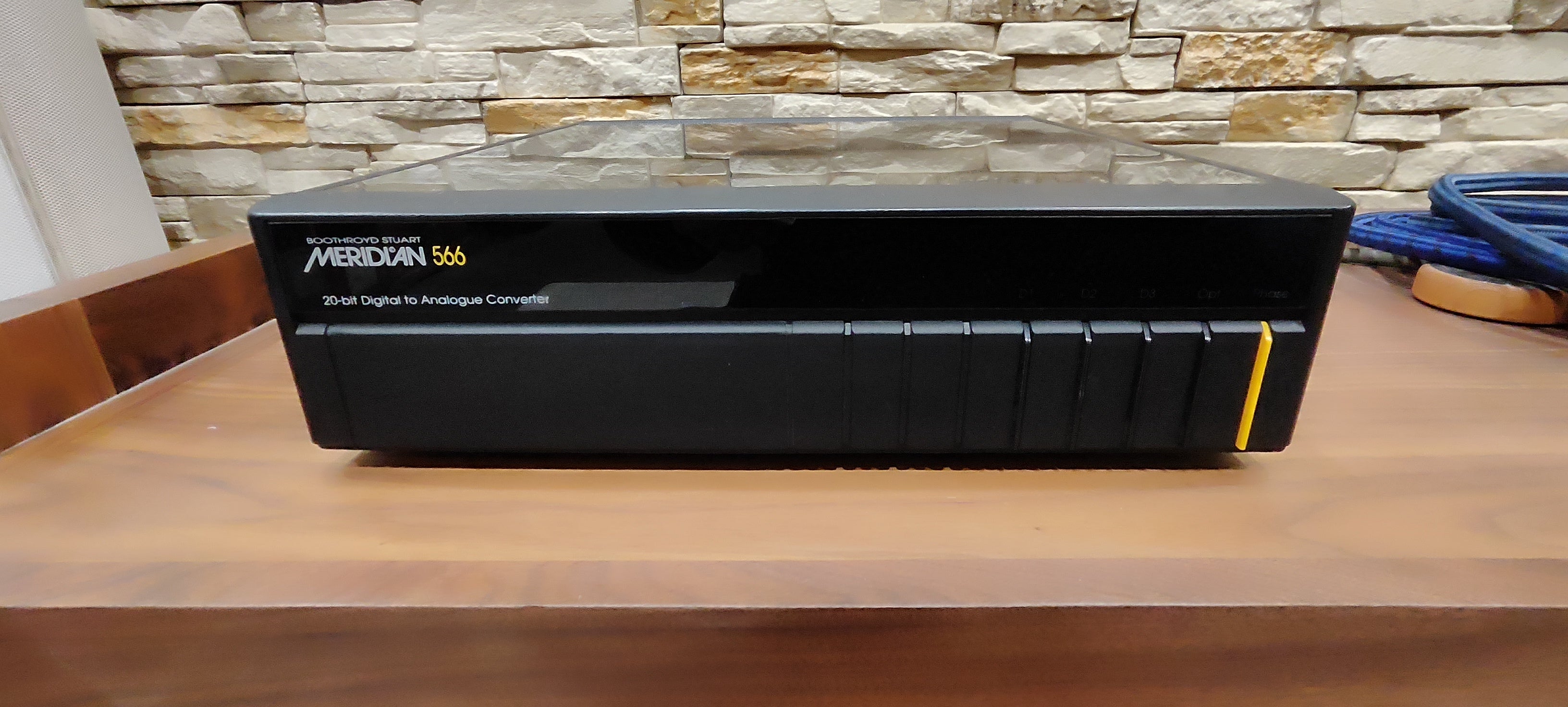 Ｄ／Ａコンバーター　MERIDIAN 566 Meridian 566 Digital to Analogue Converter Manual | HiFi Engine