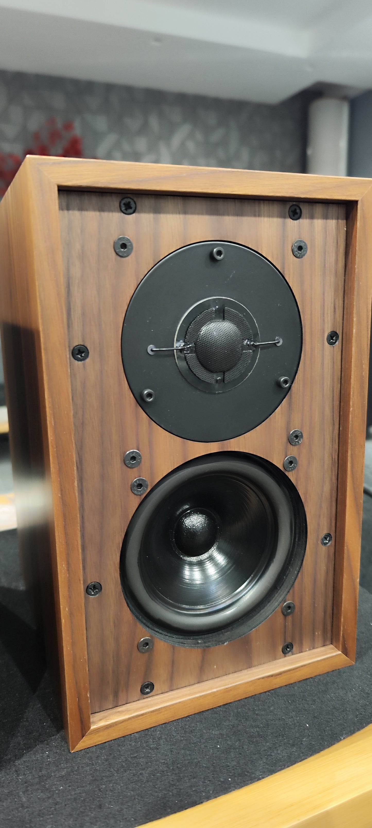 Falcon Q7 minimonitor UK style ls 3/5A