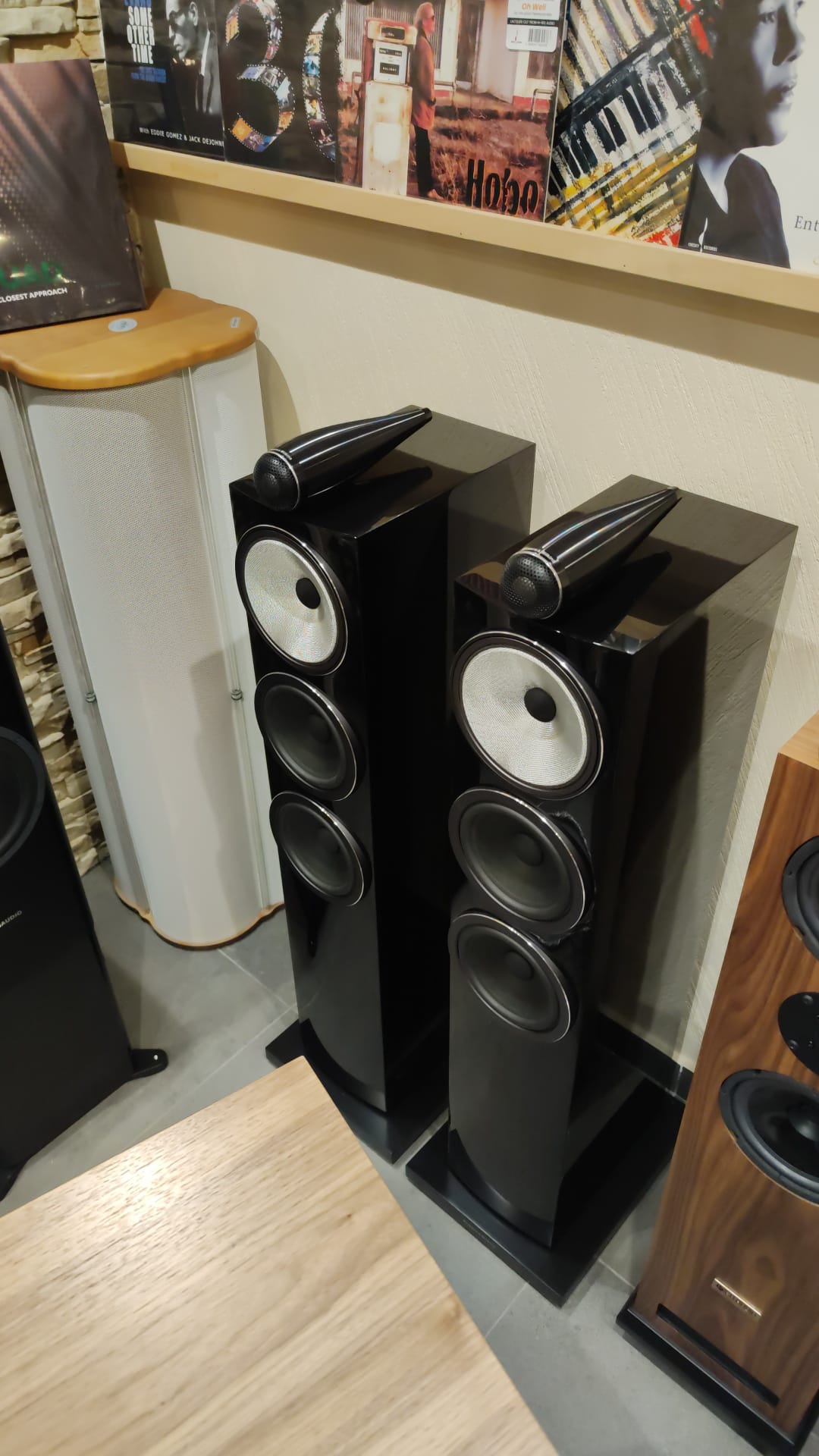 B&W 703 S3 nero laccato diffusori da pavimento 3 vie EX-DEMO