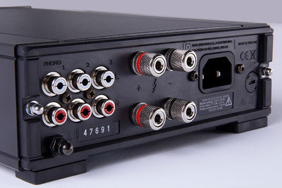 Rega IO amplificatore compatto 2x30 watt con fono mm