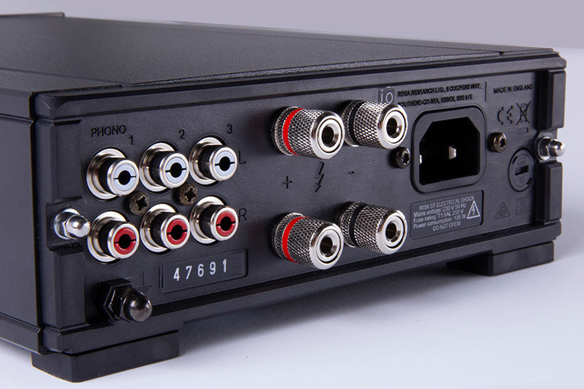Rega IO amplificatore compatto 2x30 watt con fono mm