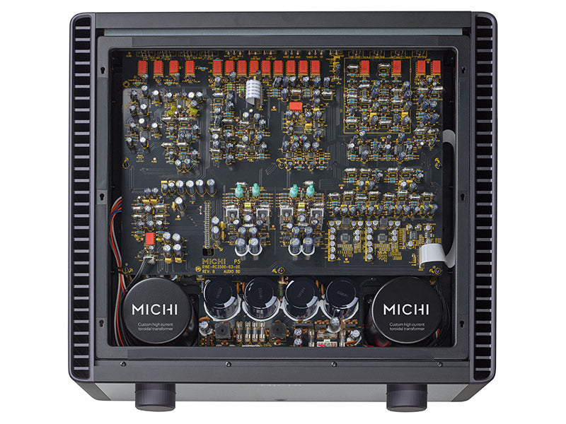 Rotel Michi P5 preamplificatore stereo Hi-End componenti selezionati